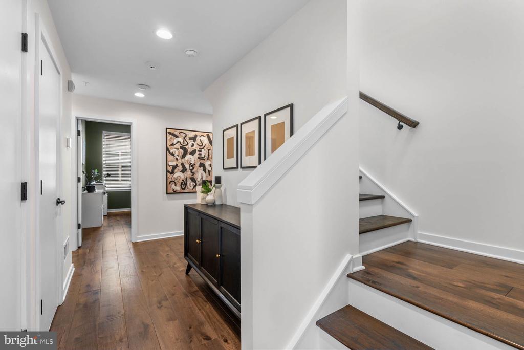 3104 PIERVIEW LANE