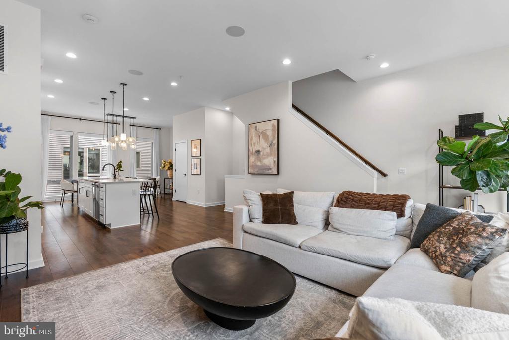 3104 PIERVIEW LANE