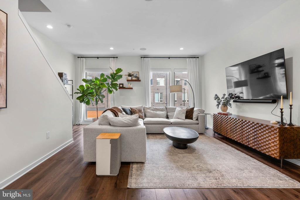 3104 PIERVIEW LANE