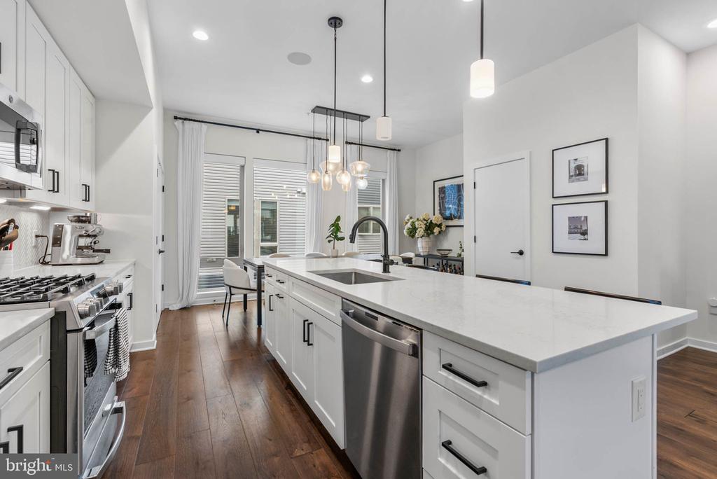3104 PIERVIEW LANE