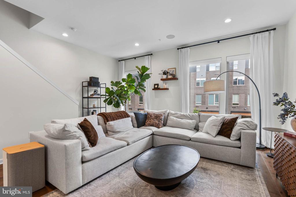 3104 PIERVIEW LANE