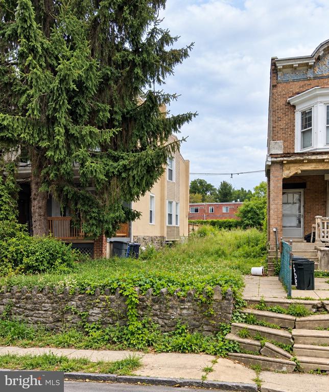 610 E LOCUST AVENUE