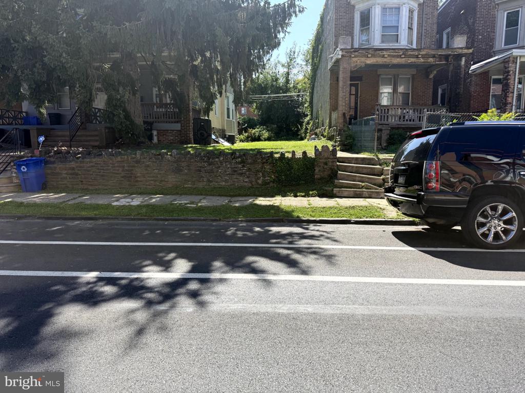 610 E LOCUST AVENUE