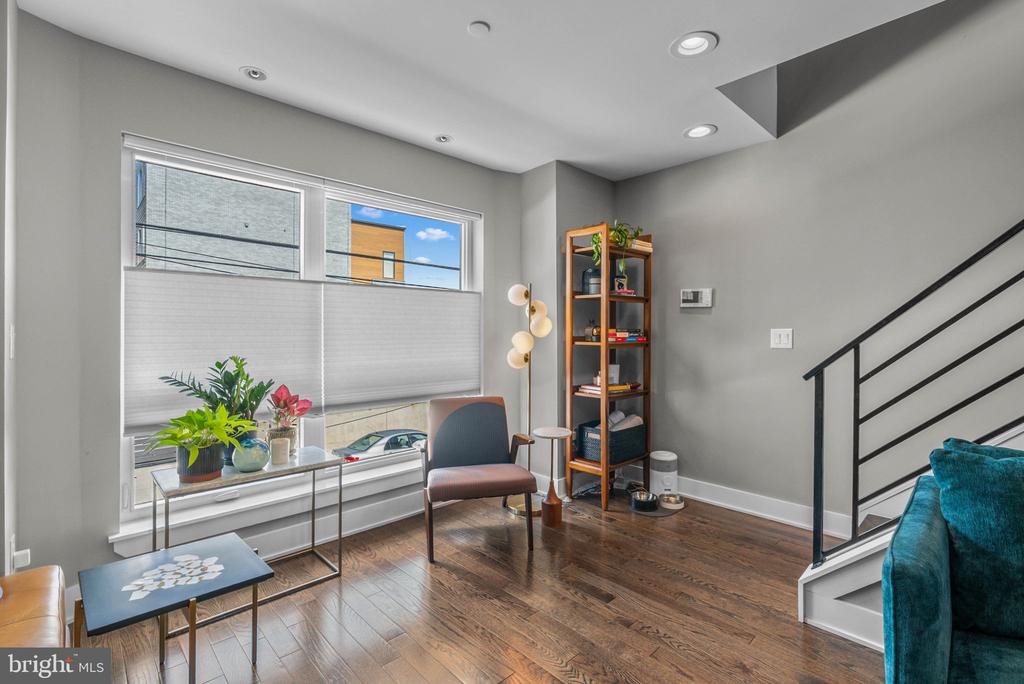 190 W OXFORD STREET