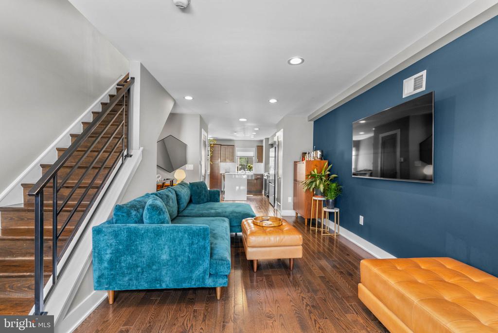 190 W OXFORD STREET