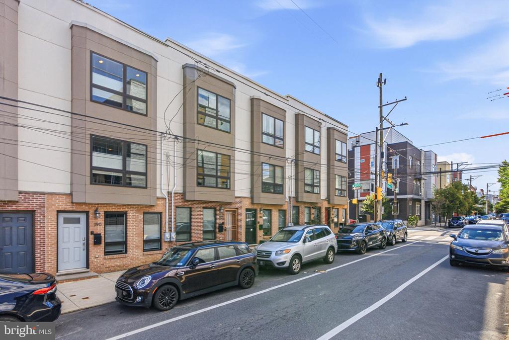 190 W OXFORD STREET