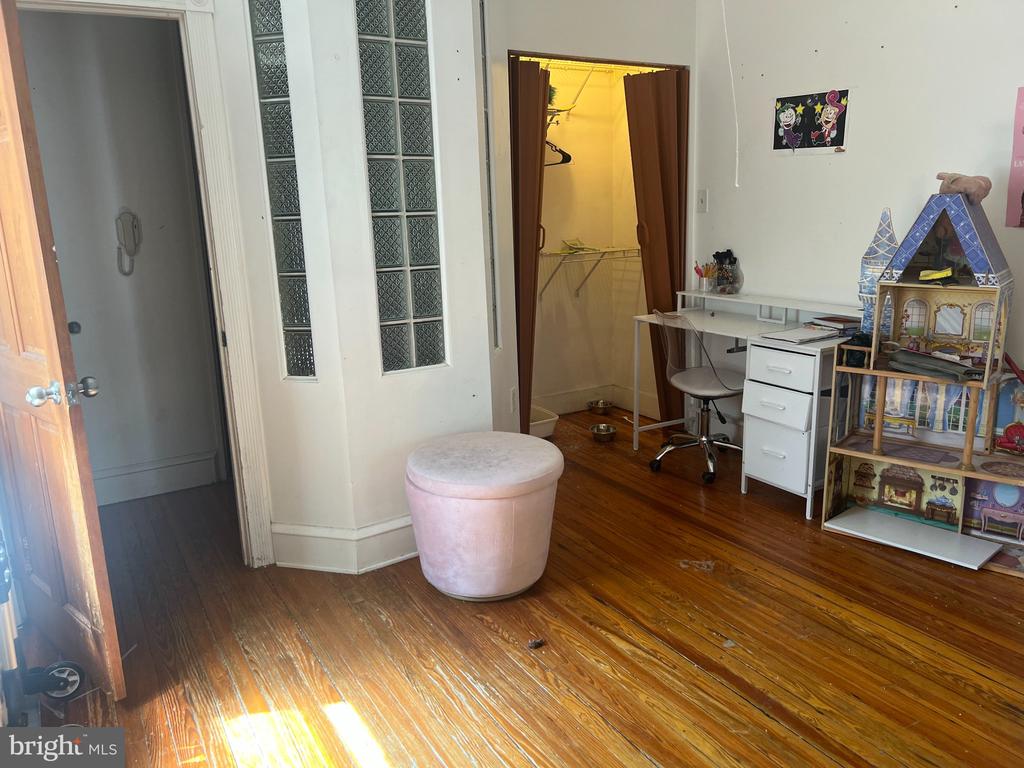 963 N 5TH STREET