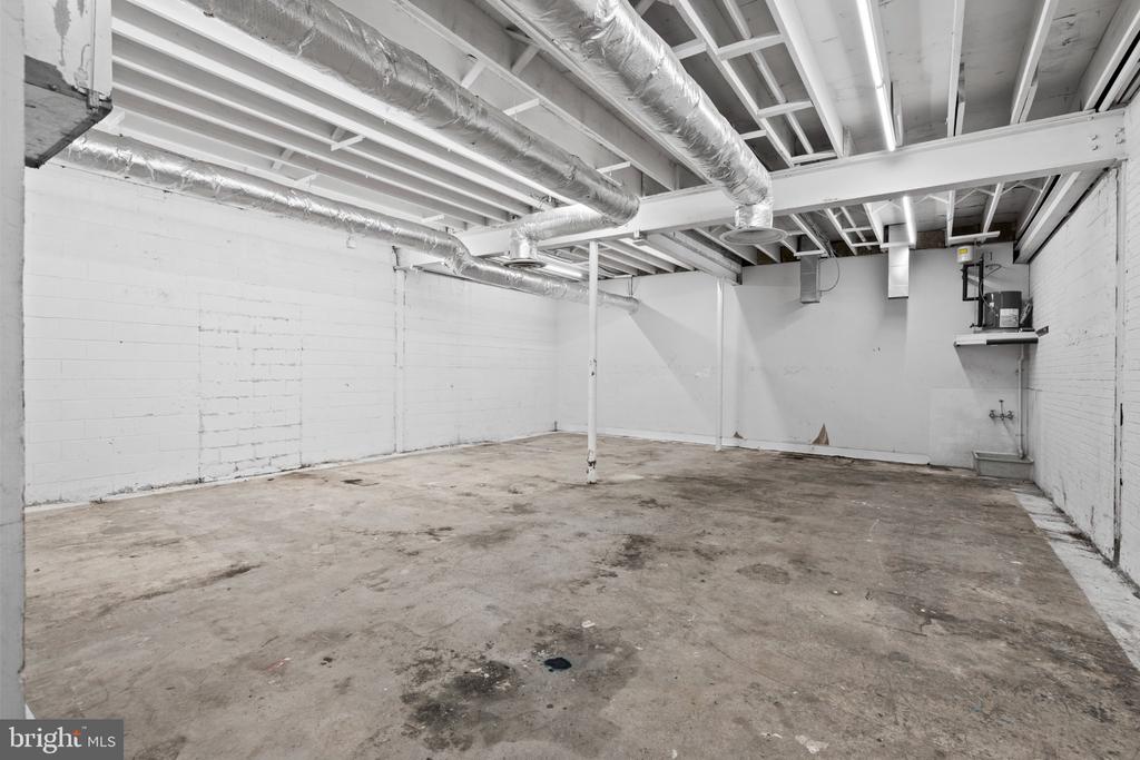 2201 W CAMBRIA STREET
