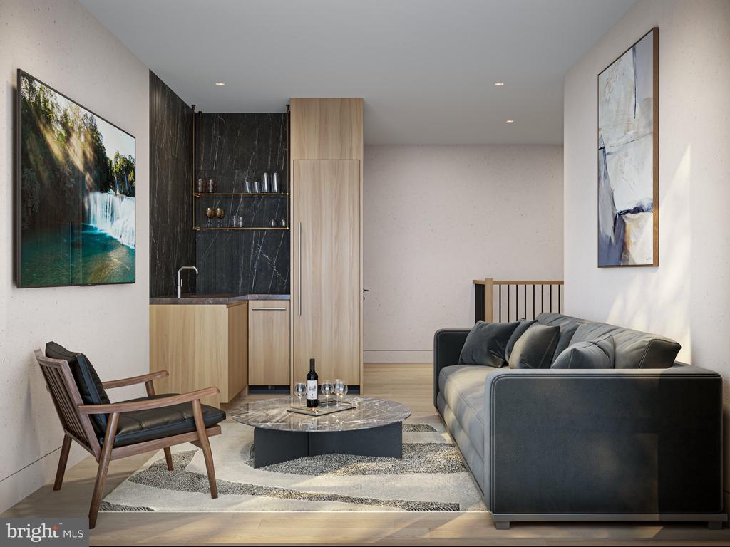 912 S FRONT STREET Unit: B