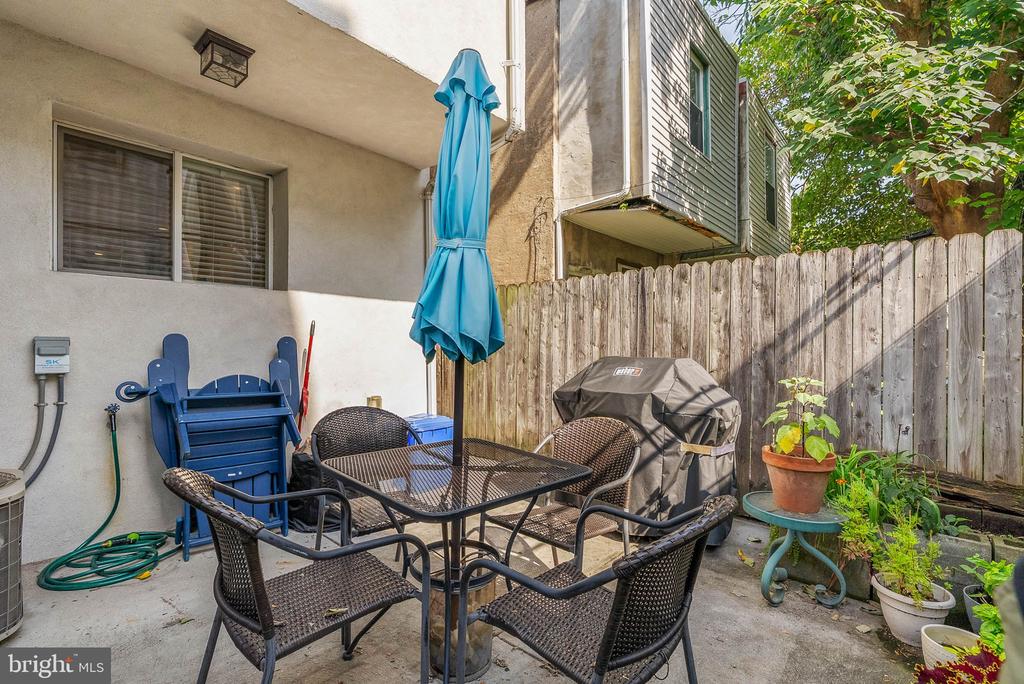 2114 OAKFORD STREET