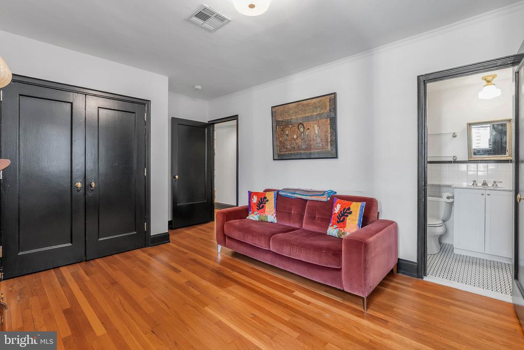 1901 WALNUT STREET Unit: 15A