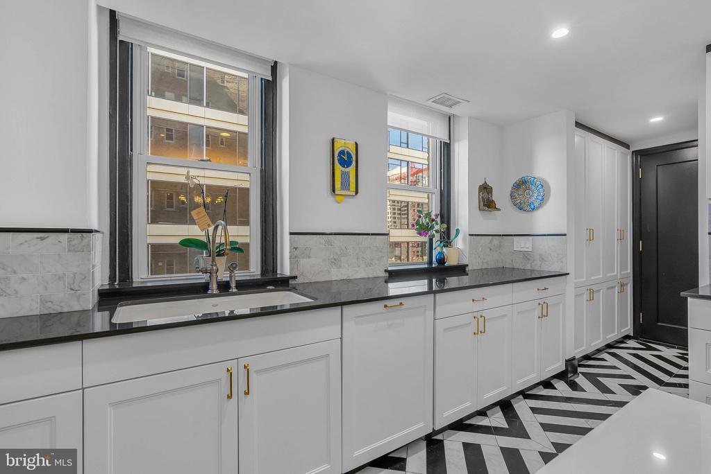 1901 WALNUT STREET Unit: 15A