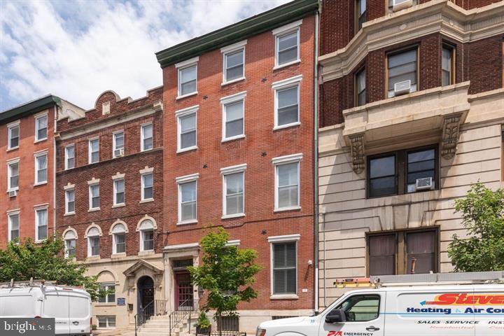 1305 SPRUCE STREET Unit: TH1C