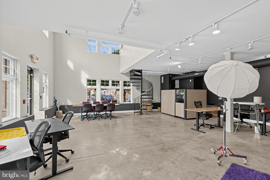1437 W PASSYUNK AVENUE