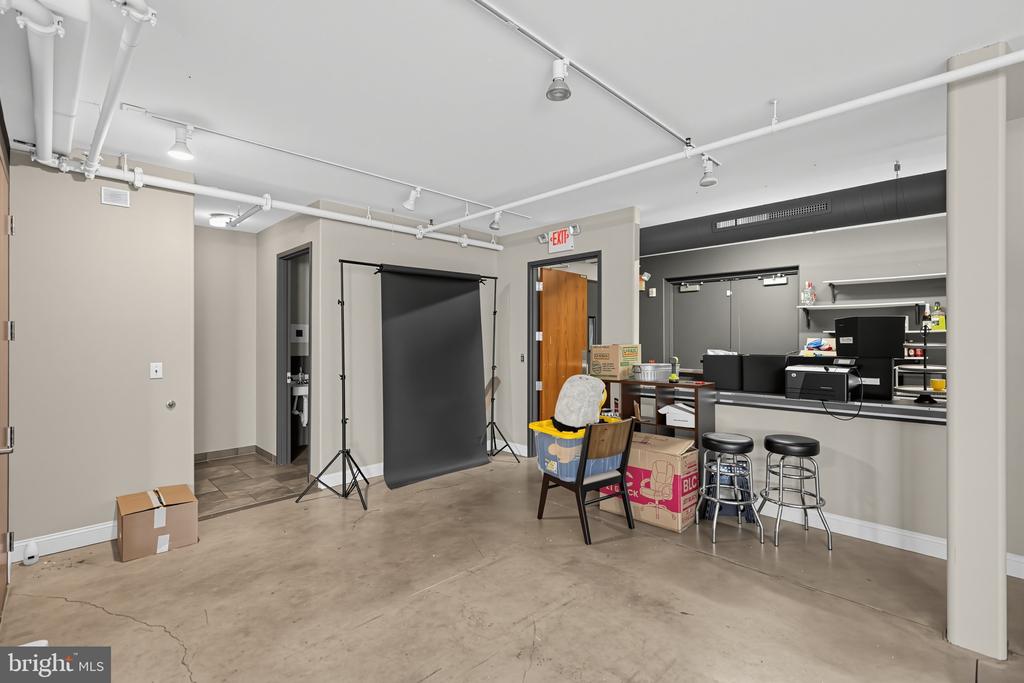 1437 W PASSYUNK AVENUE