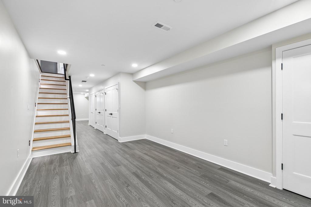 1433 S 8TH STREET