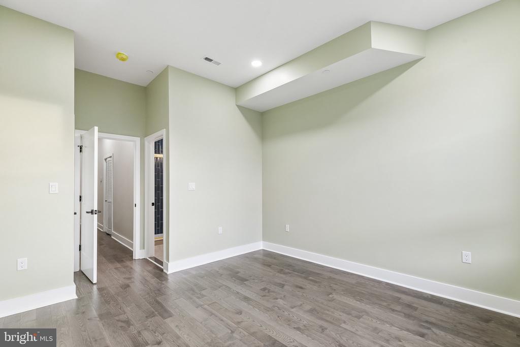 1433 S 8TH STREET