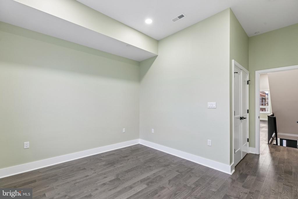1433 S 8TH STREET
