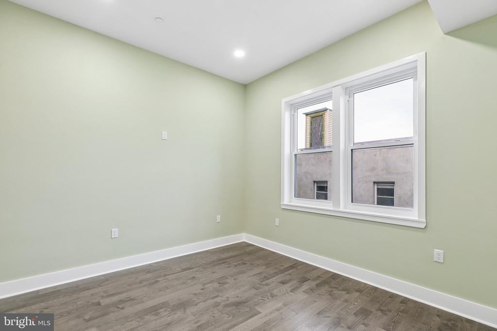 1433 S 8TH STREET