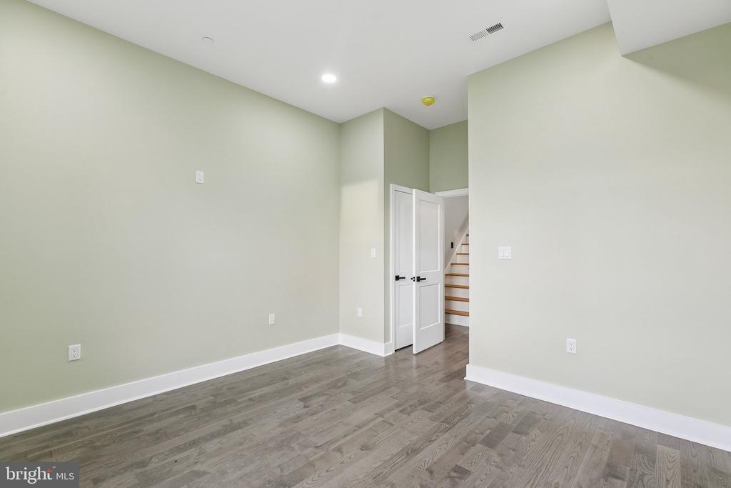 1433 S 8TH STREET