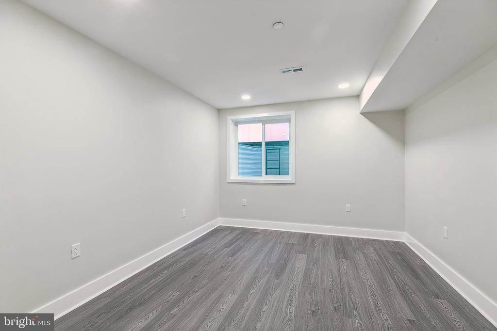 1433 S 8TH STREET