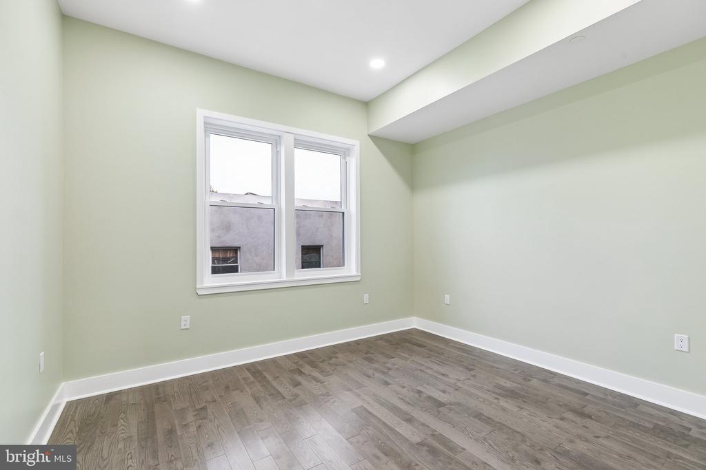1433 S 8TH STREET