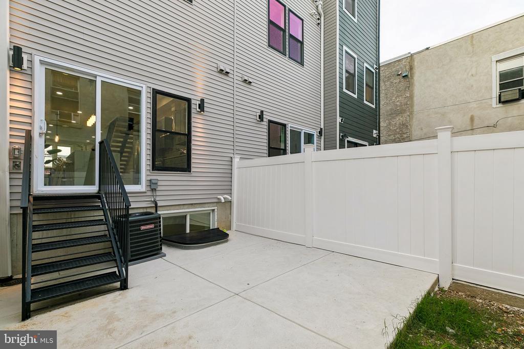 1433 S 8TH STREET