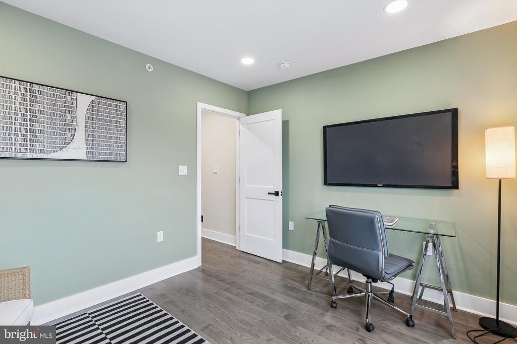1433 S 8TH STREET