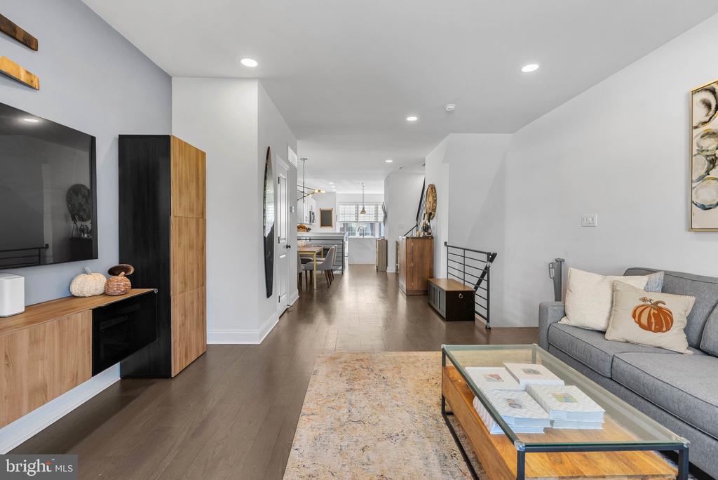 502 KINGSLEY COURT