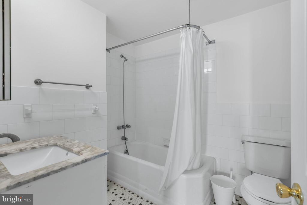 2306 SPRUCE STREET Unit: 201