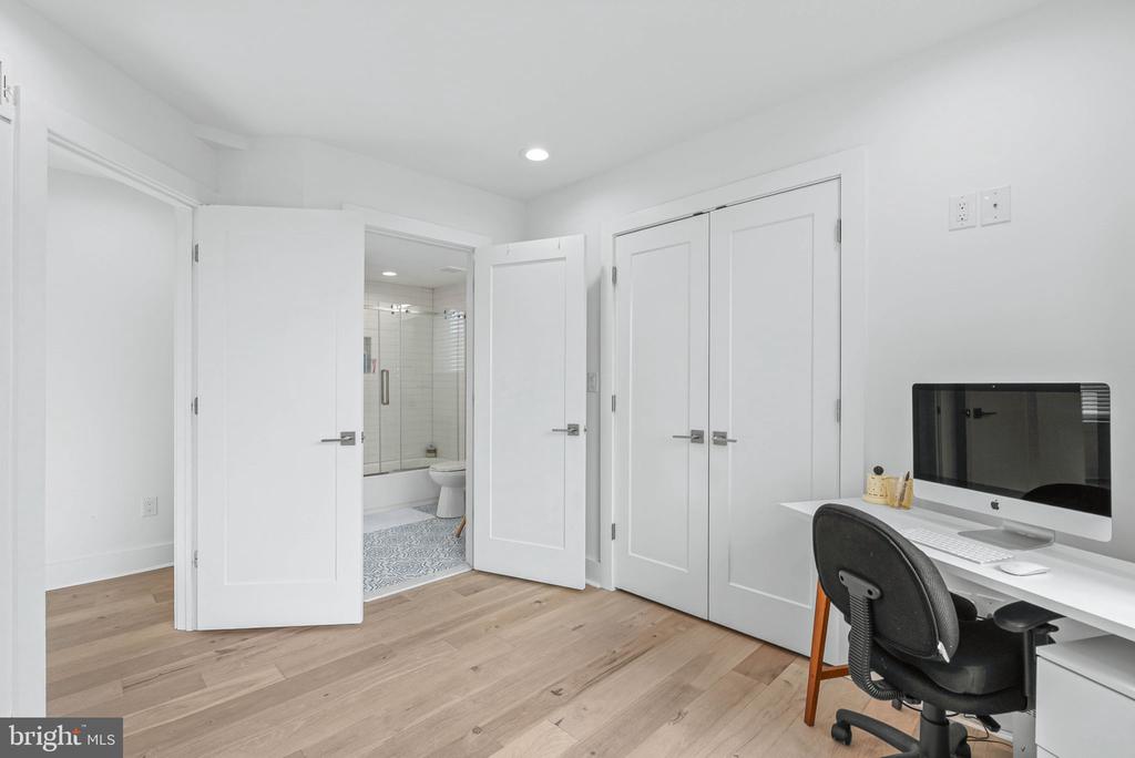 1325 N 17TH Unit: A