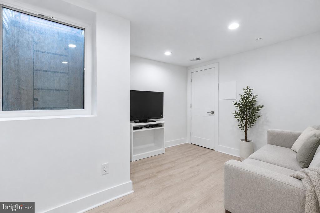 1325 N 17TH Unit: A