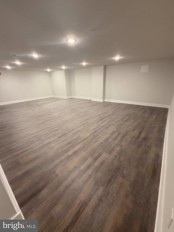 101 W OXFORD STREET