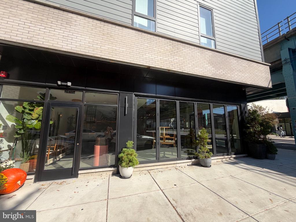 101 W OXFORD STREET