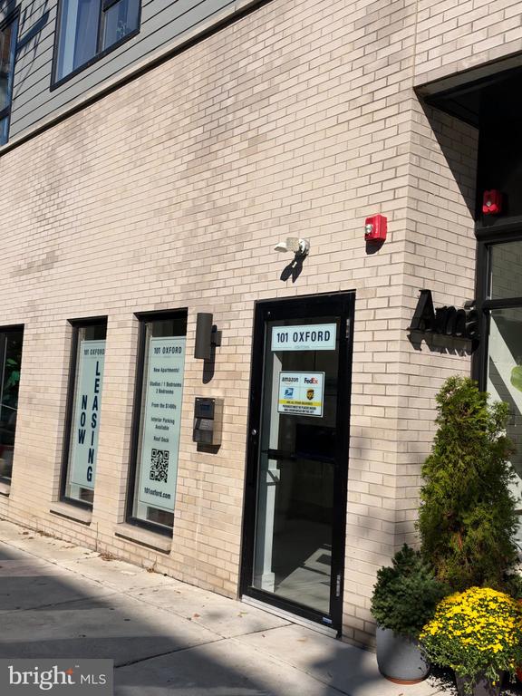 101 W OXFORD STREET