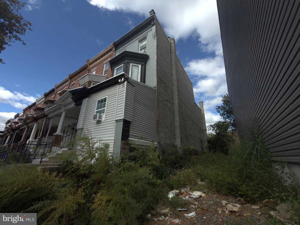 1223 W WESTMORELAND STREET