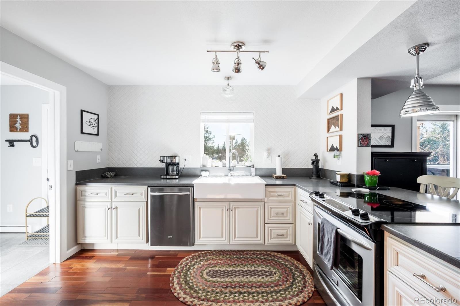 3046 Cottonwood Avenue