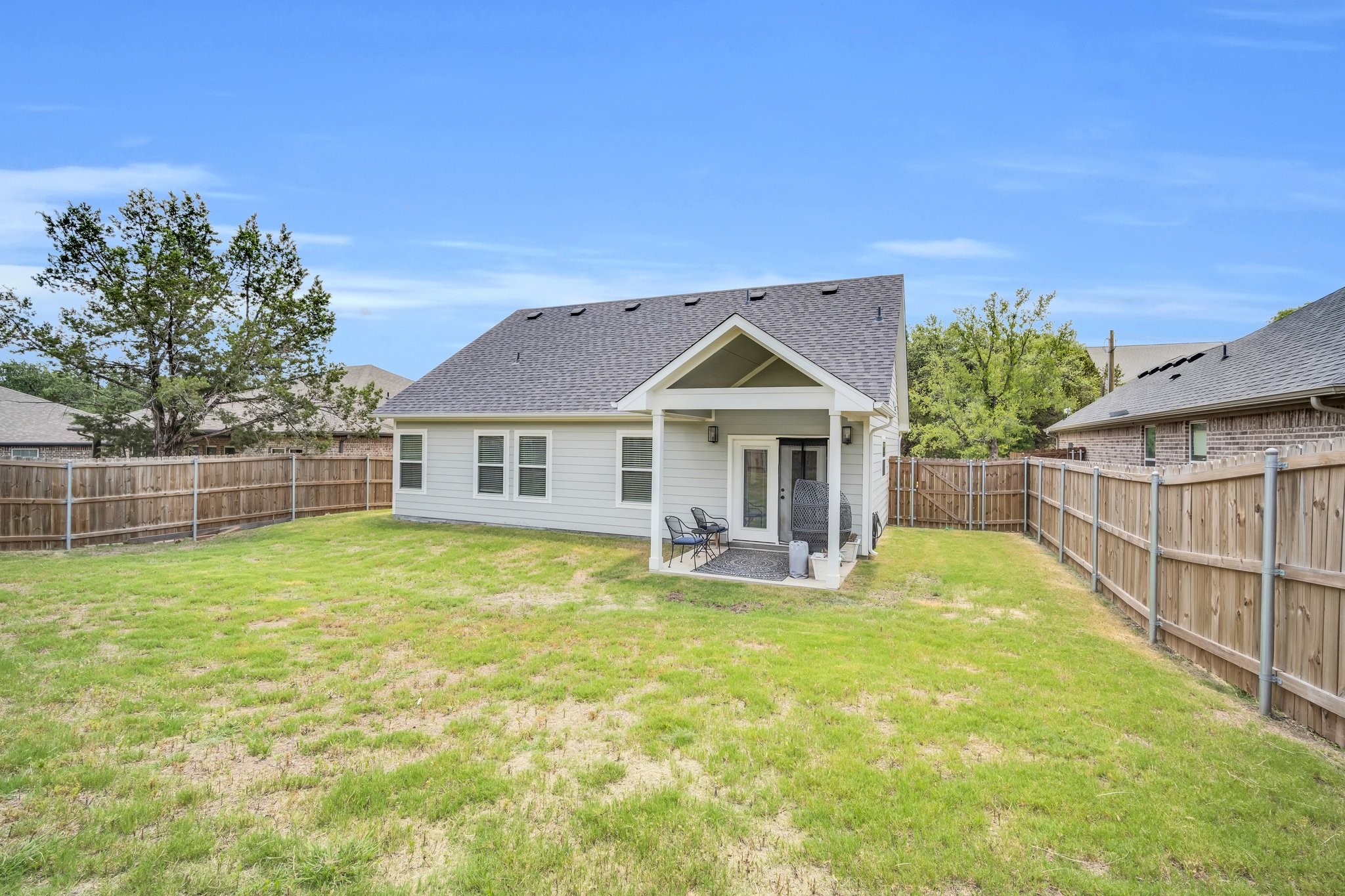 2518 Hillcrest Drive