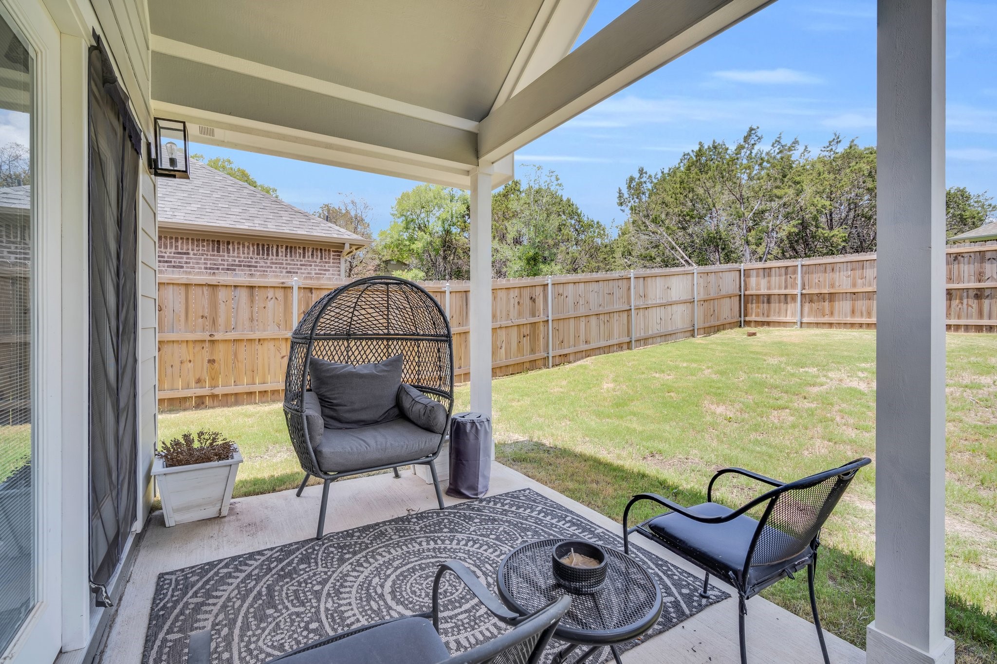 2518 Hillcrest Drive