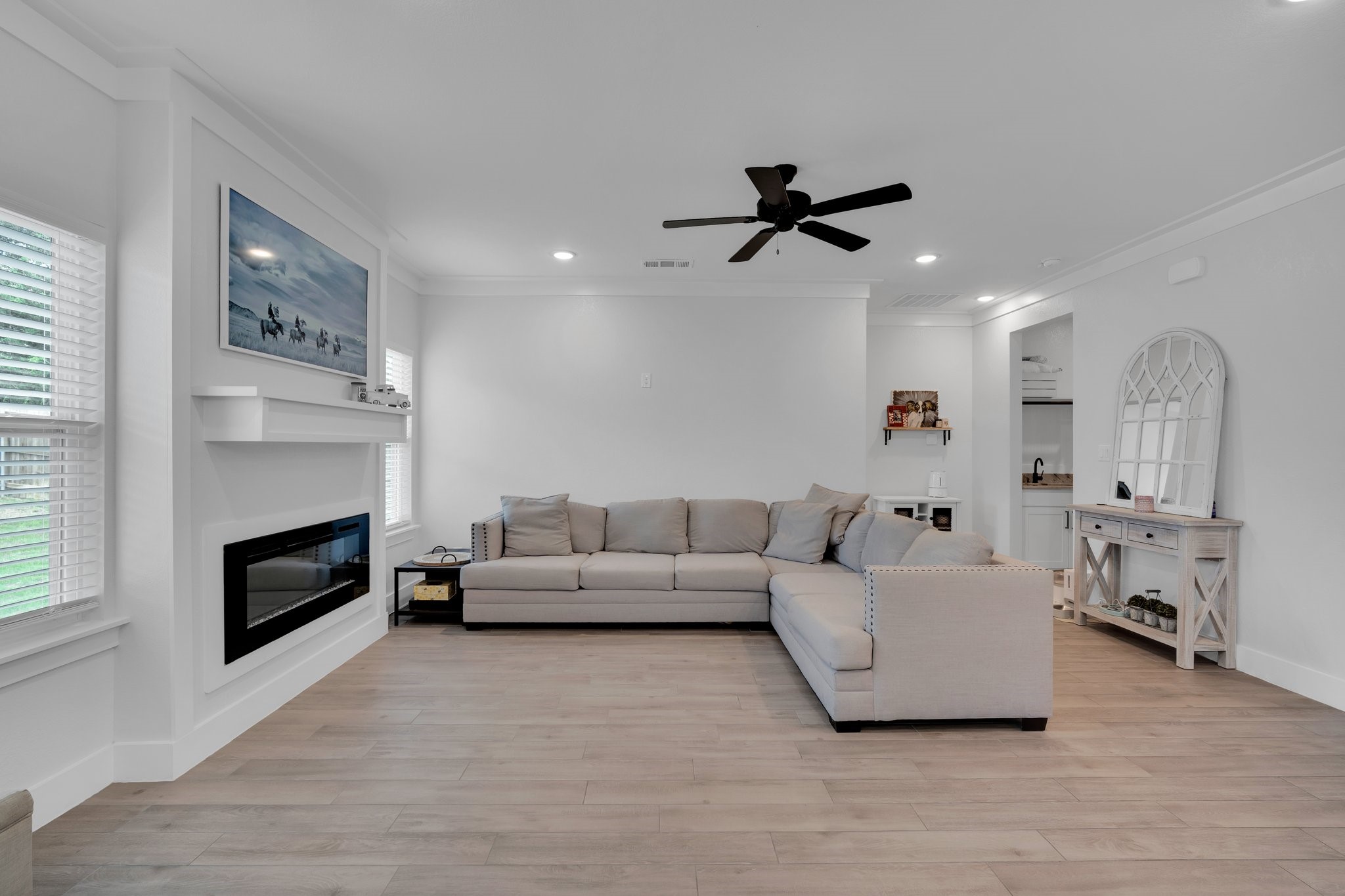 2518 Hillcrest Drive