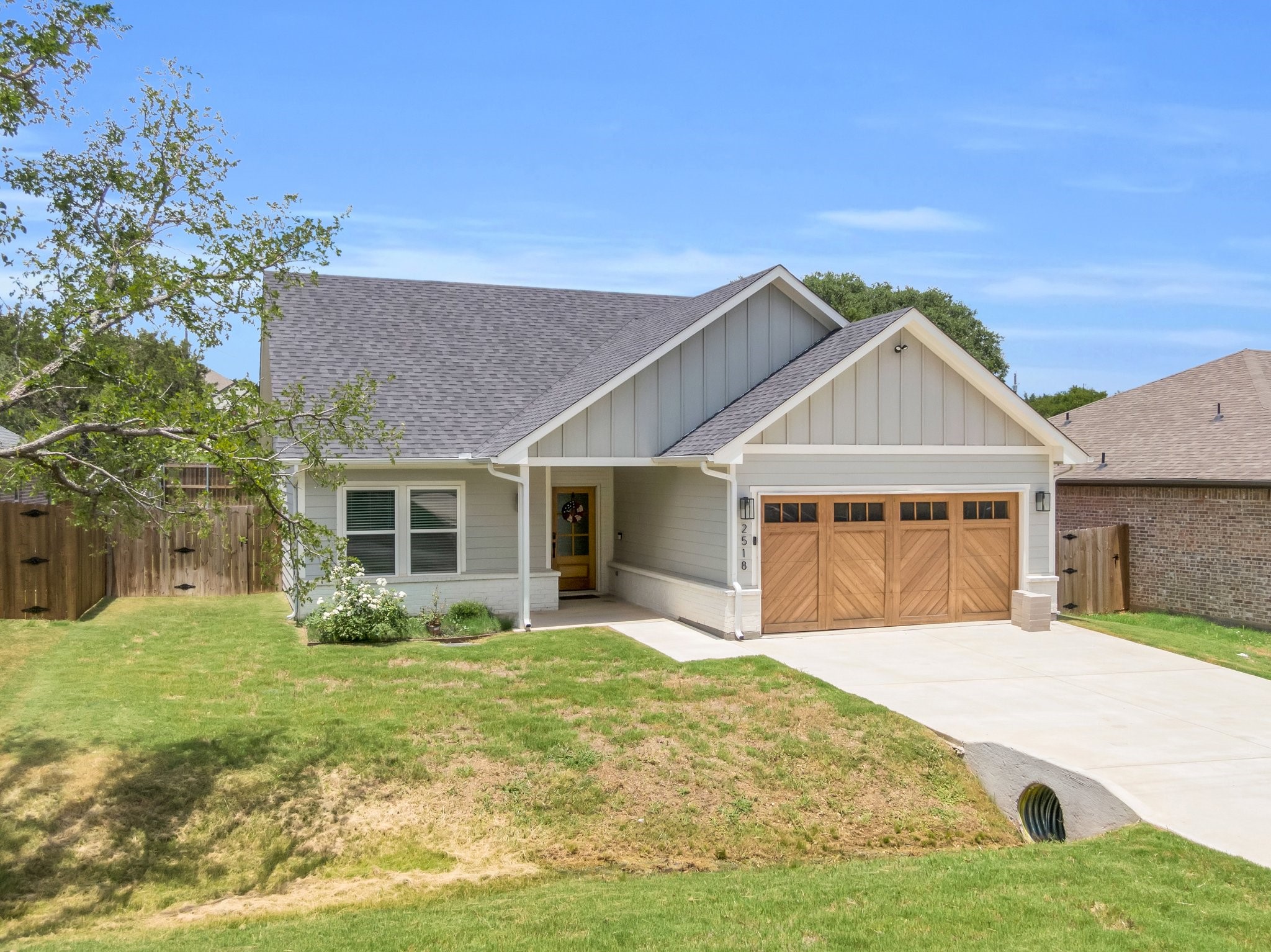 2518 Hillcrest Drive