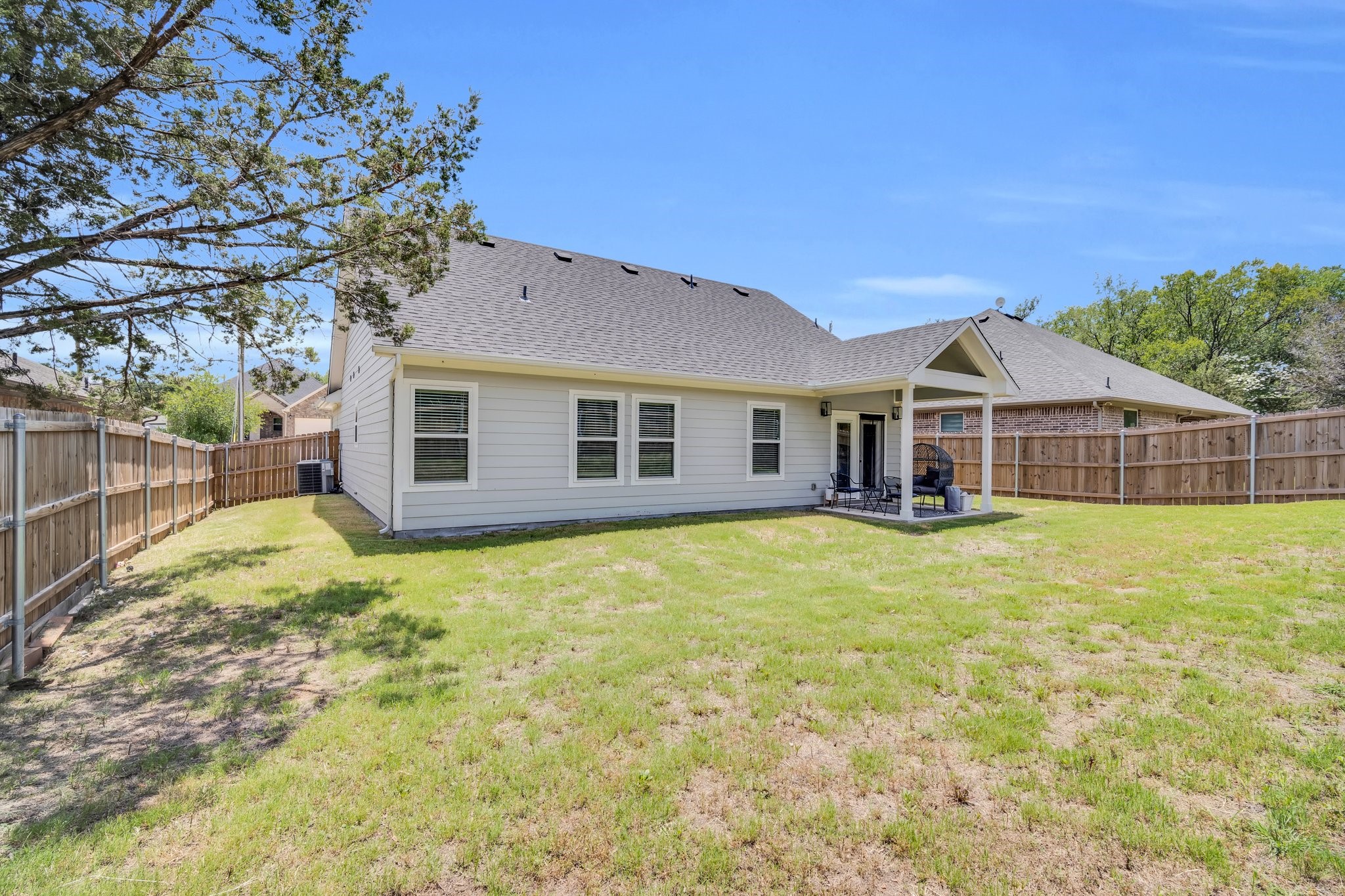 2518 Hillcrest Drive