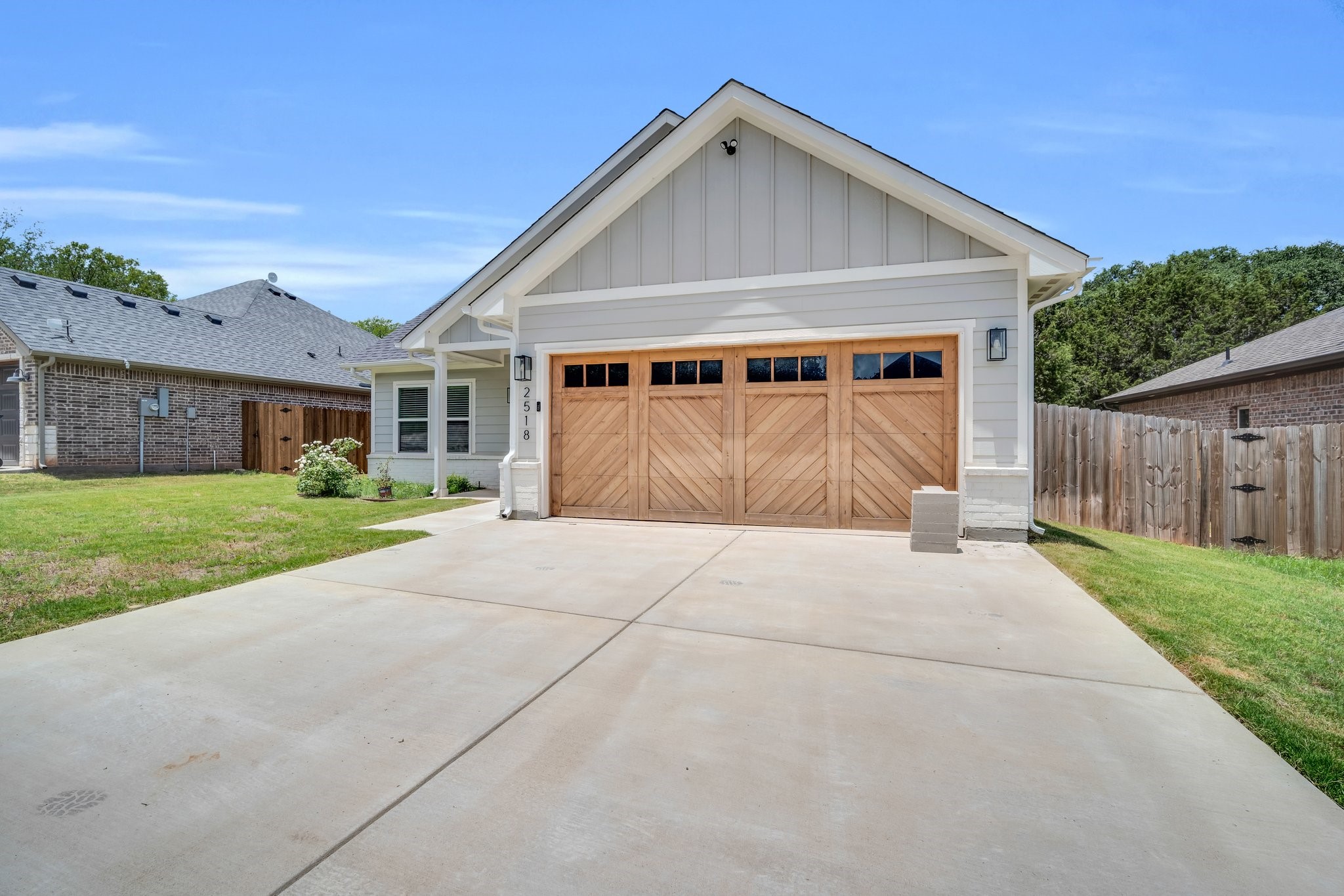 2518 Hillcrest Drive