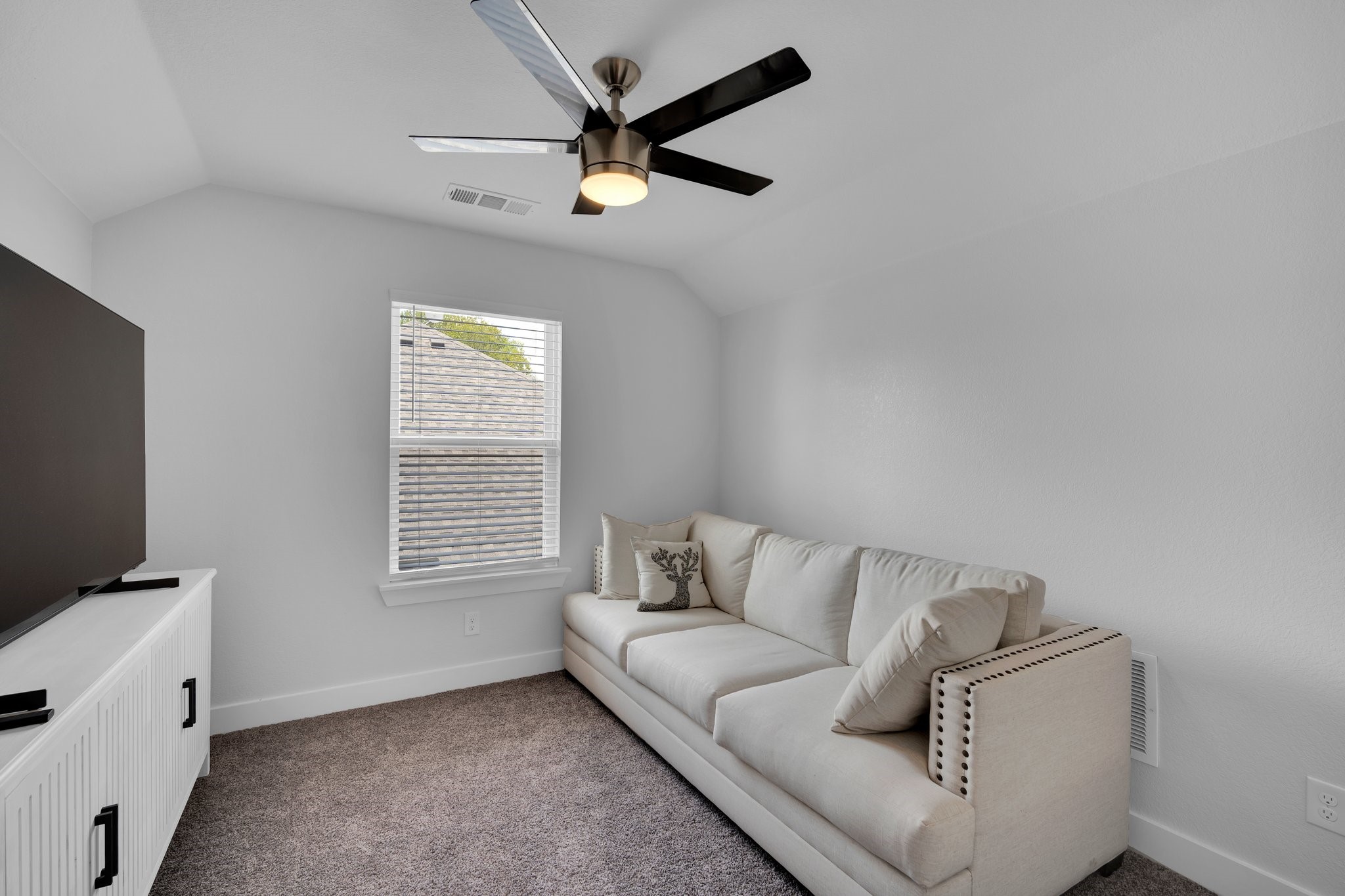 2518 Hillcrest Drive