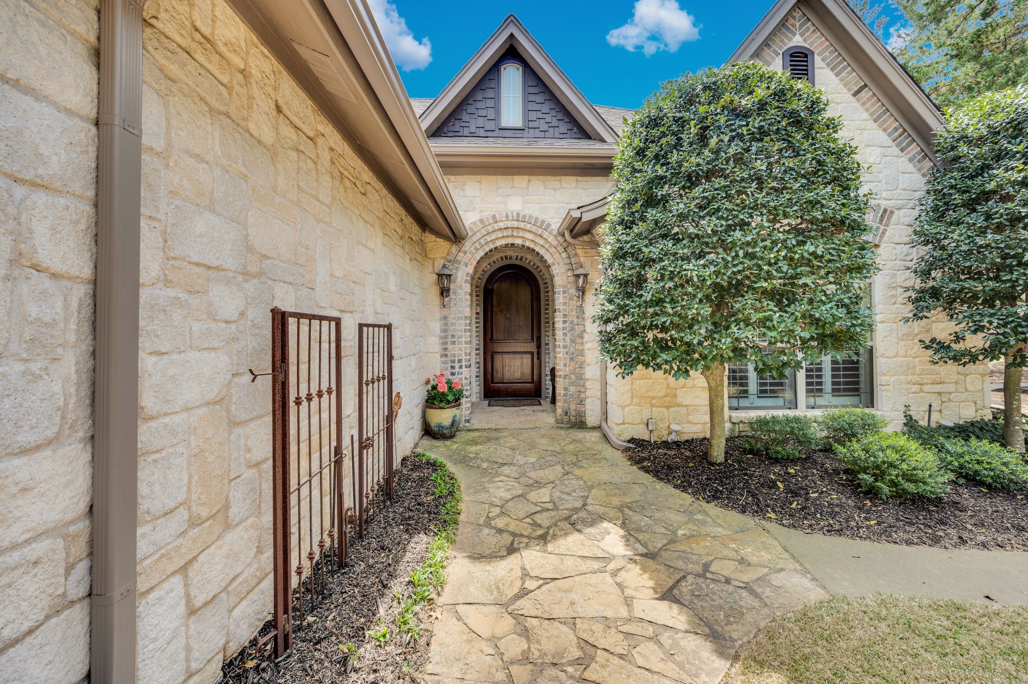 3690 Mockingbird Lane