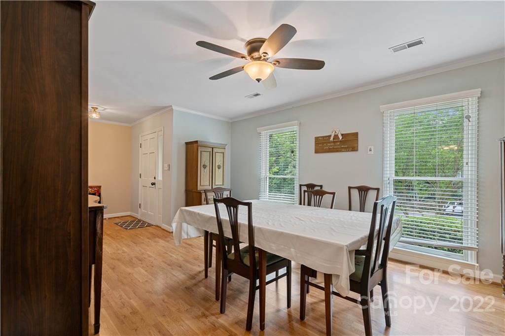9404 Wenlock Circle