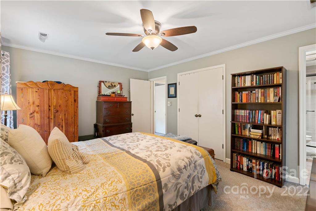 9404 Wenlock Circle
