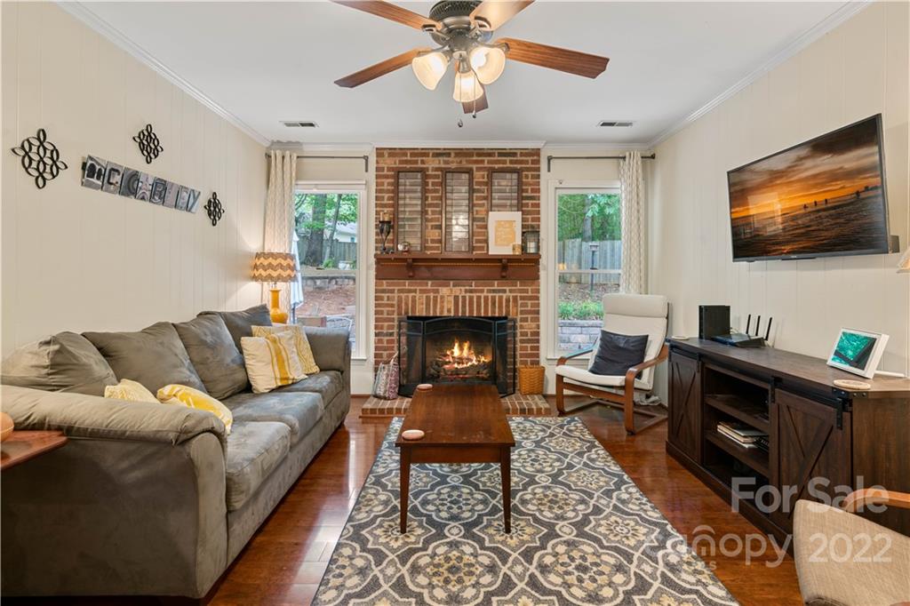 9404 Wenlock Circle