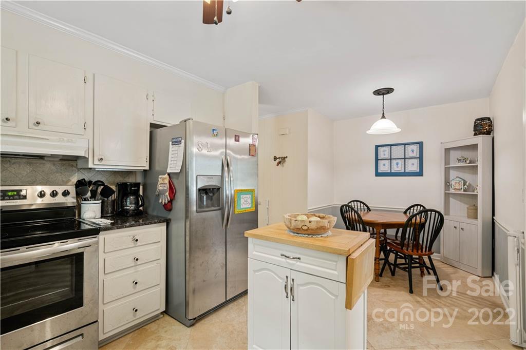 9404 Wenlock Circle