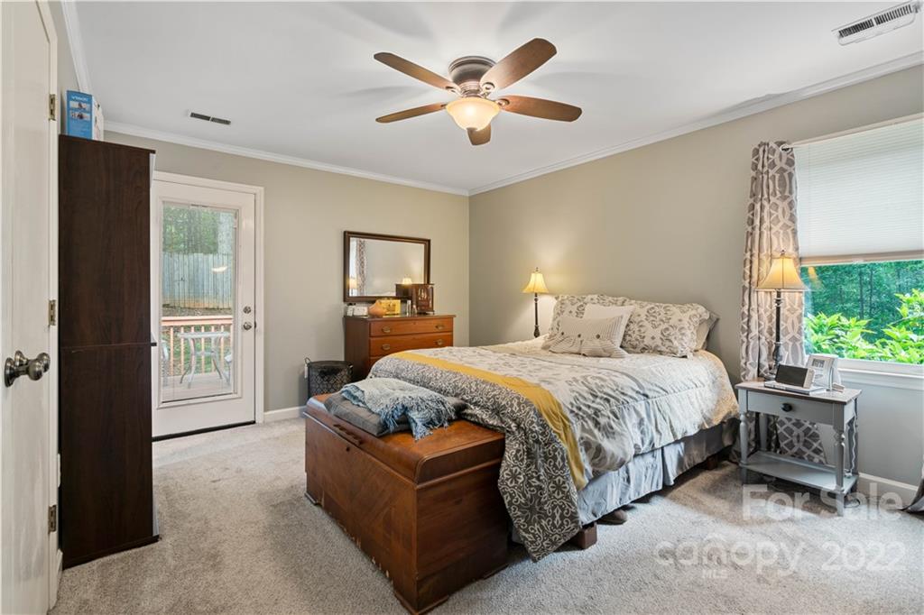9404 Wenlock Circle